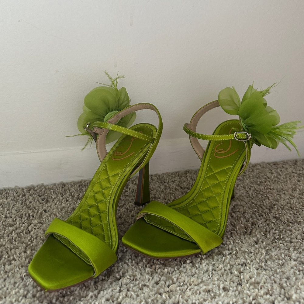 NEW WB Sam Edelman Leana Green Satin Heels with Flower/feather detail